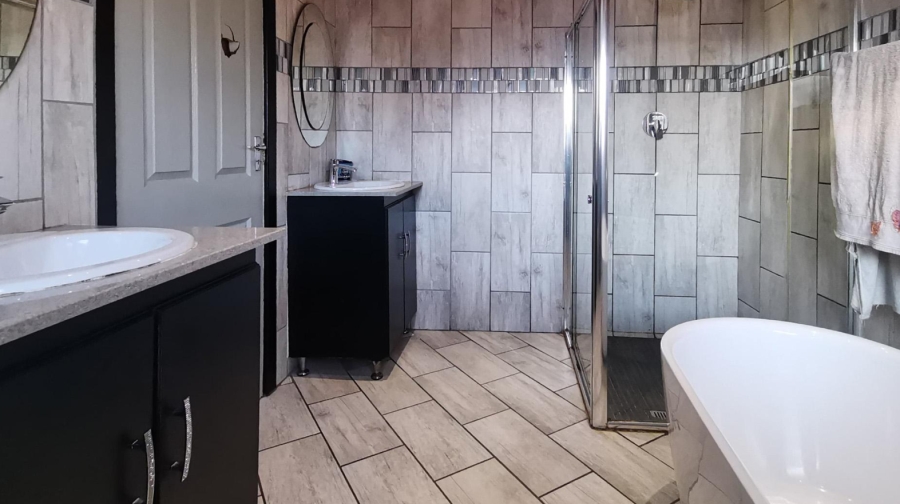 4 Bedroom Property for Sale in Buffalo Flats Eastern Cape